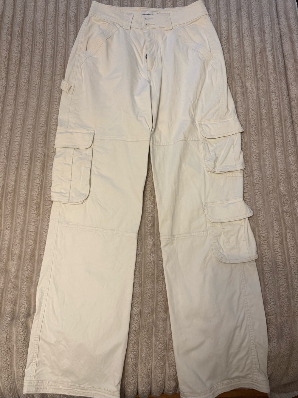 Abercrombie & Fitch Women's Cream Cargo Pant - Picture 3 of 3